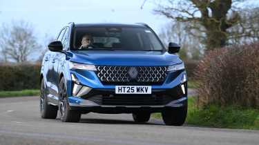 Renault Austral в повороте